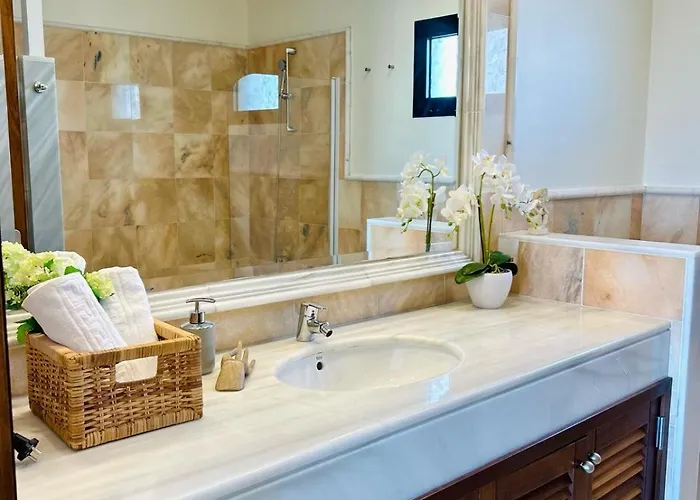 Sunset Zafiro فيلة