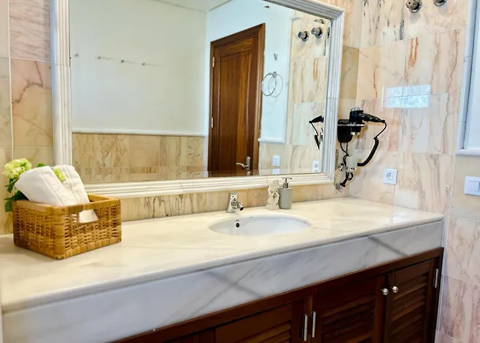 Sunset Zafiro فيلة